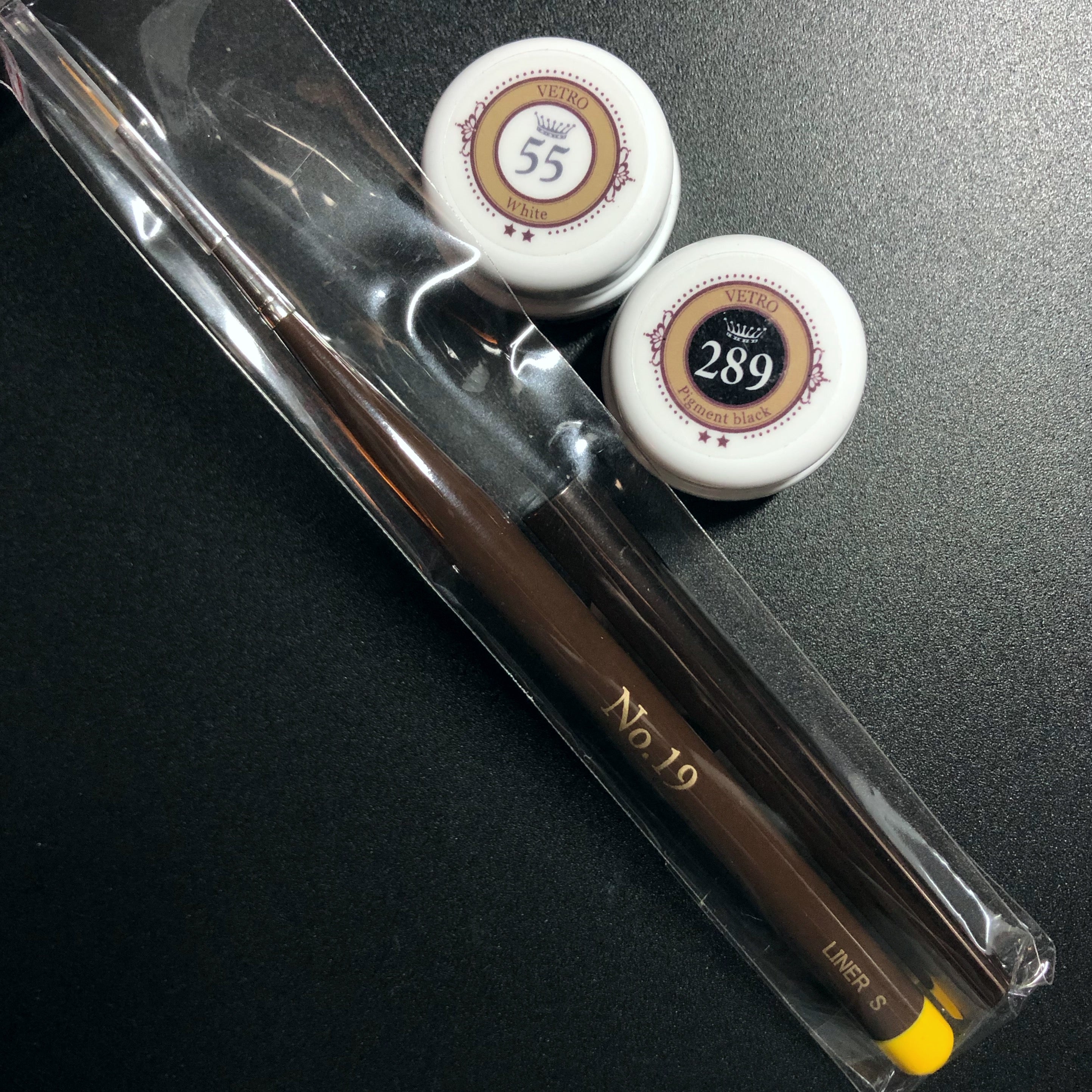 Line Art Kit [VL055 White, VL289 Pigment Black, Yellow Liner S]  -20% Saving-